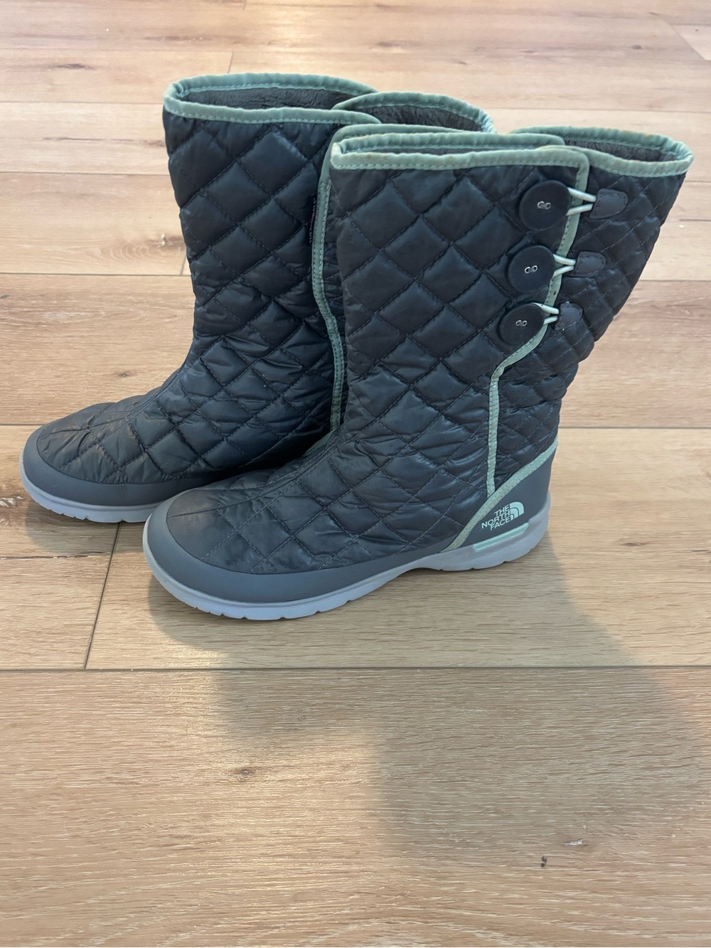 The North Face Quilted Gray Boots Size 10